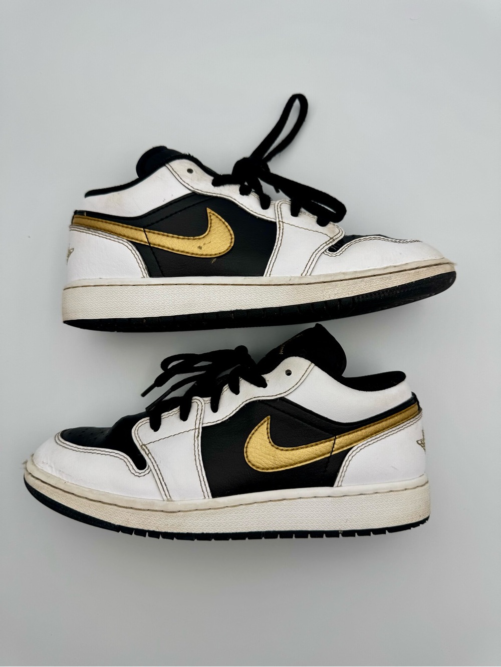 Air Jordan 1 Low GS 5Y Black White Metallic Gold 553560-172 Youth Sneakers
